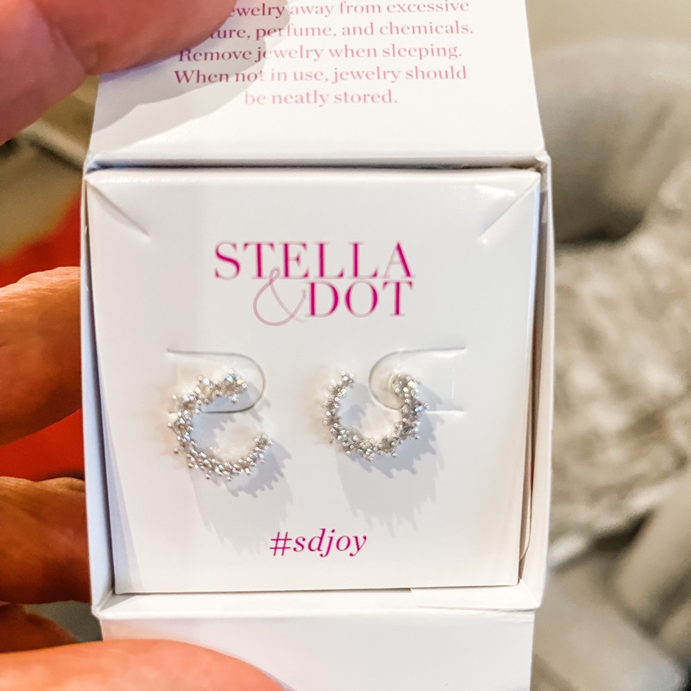 COPY - Stella & Dot Spiral Bypass Huggies